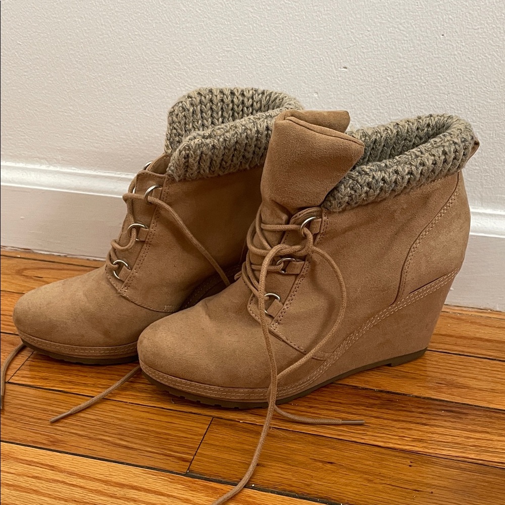 Bershka Tan Lace Up Boots with Gray Knit